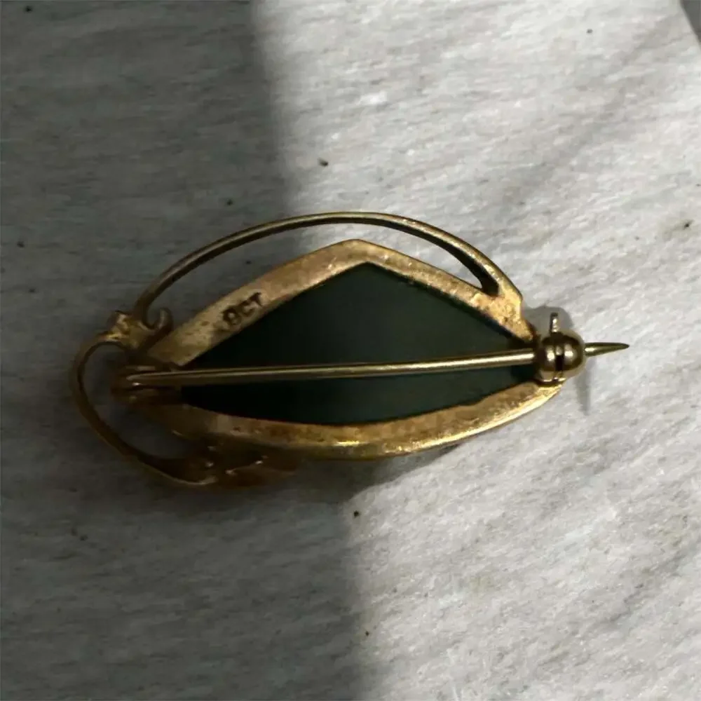 Vintage 9ct Gold Leaf Brooch with Marquise Cut Green Jade